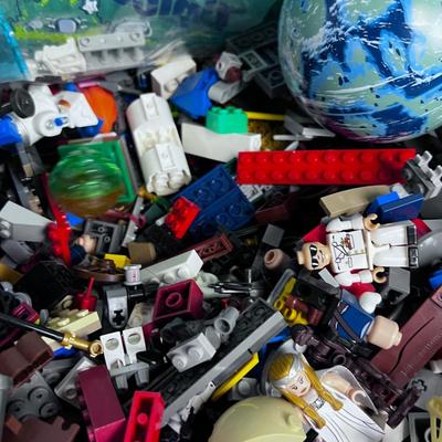 Tub Full of Lego; Star Wars, Lord of the Rings Etc. KITS