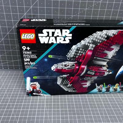 LEGO STAR WARS No. 75362 - Ahsoka Tano's T-6 Jedi Shuttle