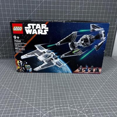 LEGO STAR WARS No. 75348 - Mandalorian Fang Fighter Vs TIE Interceptor