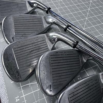 Set of CALLAWAY BIG BERTHA Set of GOLF Irons