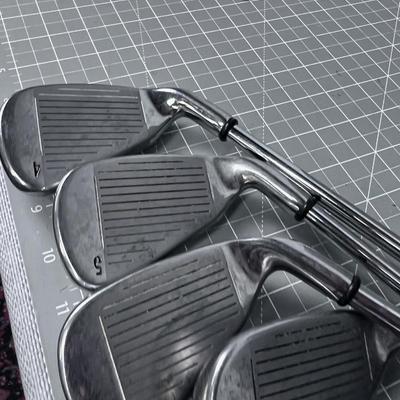 Set of CALLAWAY BIG BERTHA Set of GOLF Irons