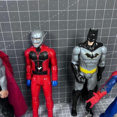 6 Large Action Figures SUPER HERO'S