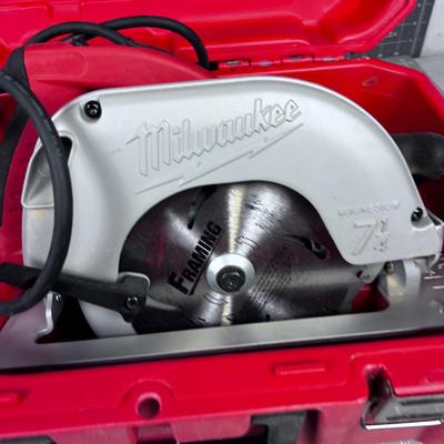 Milwaukee Heavy Duty 7-1/4" Saw With Case