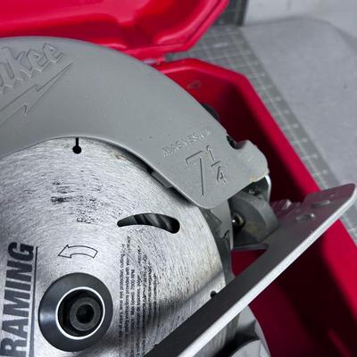 Milwaukee Heavy Duty 7-1/4" Saw With Case