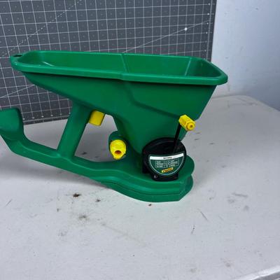 VIGIRO Fertilizer Spreader