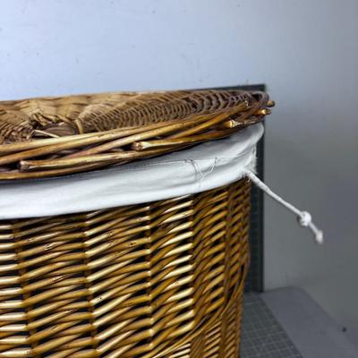 Wicker Laundry Basket with a lid