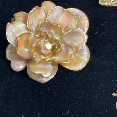Gold tone and flower jewelry