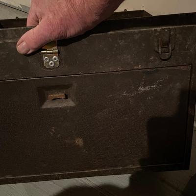 METAL TOOL BOX