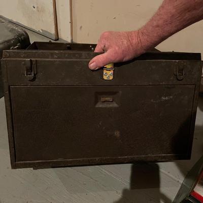 METAL TOOL BOX