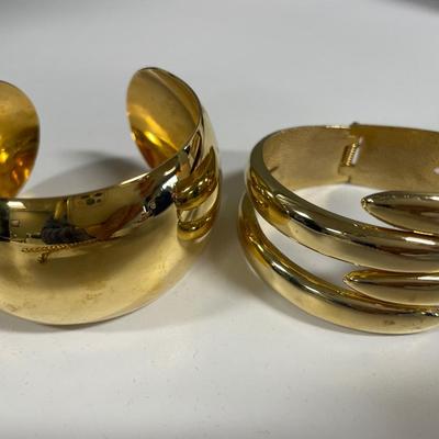 5 gold tone bracelets