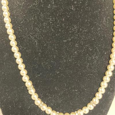 5 faux pearl necklaces