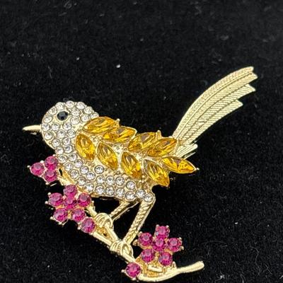 Gold tone bird rhinestone pin