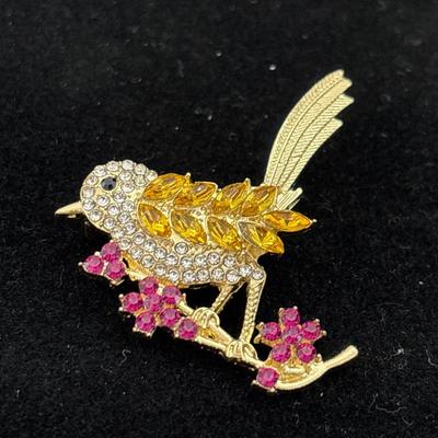 Gold tone bird rhinestone pin