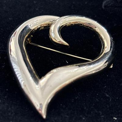 Gold tone heart brooch