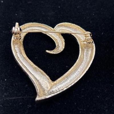 Gold tone heart brooch