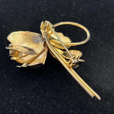Gold tone flower brooch