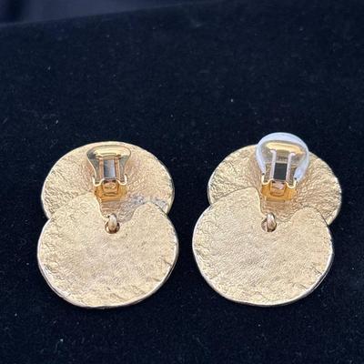 Gold tone vintage round clip on earrings