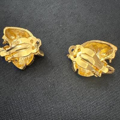 Beautiful, vintage, gold, toned jaguar clip on earrings