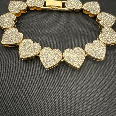 Beautiful gold toned heart bracelet