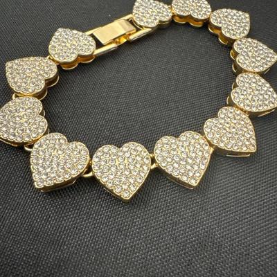Beautiful gold toned heart bracelet