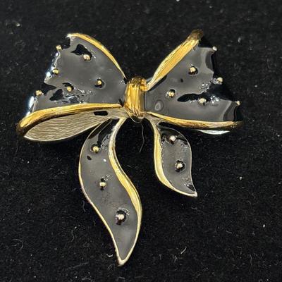 Gold toned and silver toned bow pin