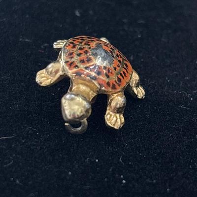 Gold tone sea shell turtle pin