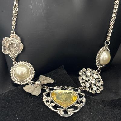 Silver tone gem color necklace