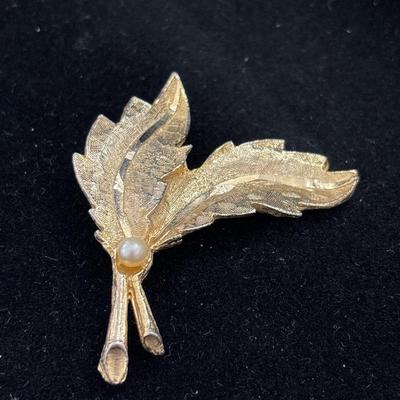 Gold tone leaf pin