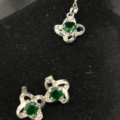 925 silver earrings and necklace with green middle gem