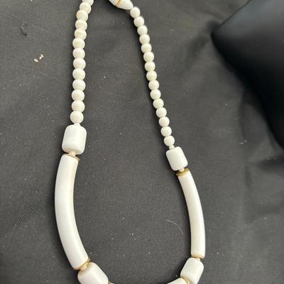 Vintage White Acrylic Tube Shaped & Round Beaded Retro Choker Necklace 16”