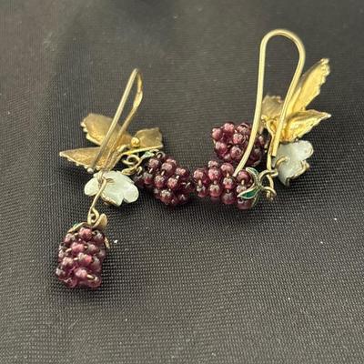 Purple beaded grapes dangle earrings