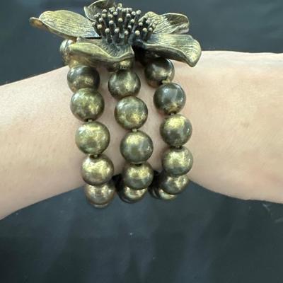 Brass tone, flower, stretchy bracelet