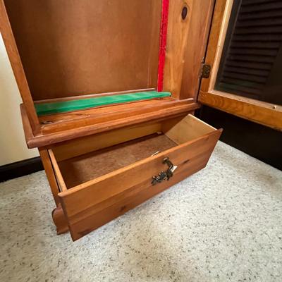 Very nice gun cabinet