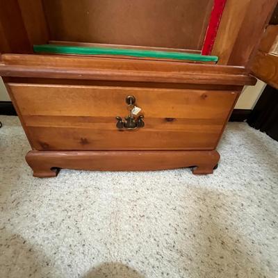 Very nice gun cabinet