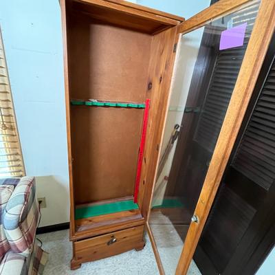 Very nice gun cabinet