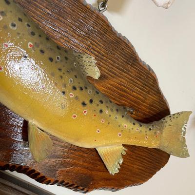 Trout mount