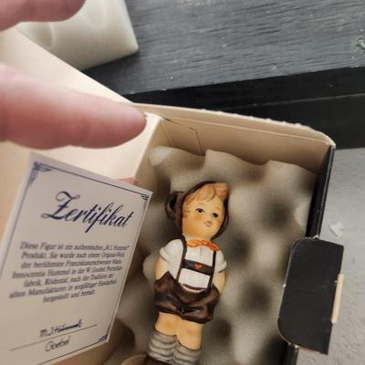 5 Collector Club Hummels in boxes