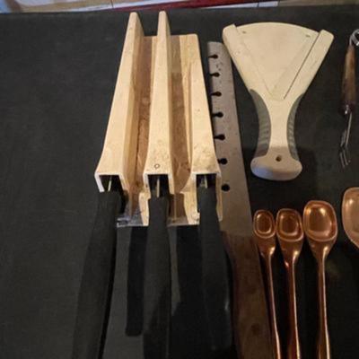 PARTIAL SET OF NORMANDY STAINLESS FLATWARE, CUTLERY & KITCHEN UTENSILS