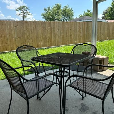 Outdoor Table and (4) Chairs