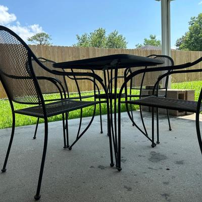 Outdoor Table and (4) Chairs