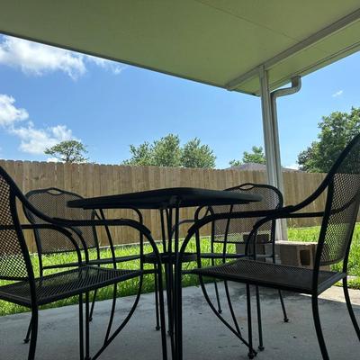 Outdoor Table and (4) Chairs