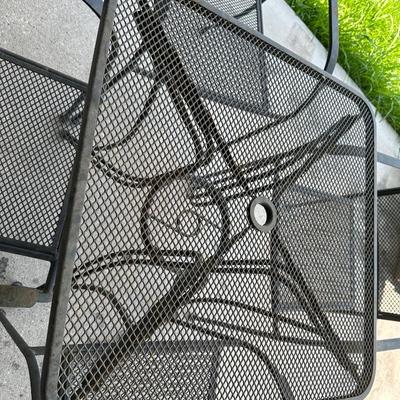 Outdoor Table and (4) Chairs