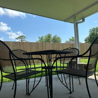 Outdoor Table and (4) Chairs