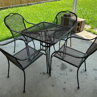 Outdoor Table and (4) Chairs