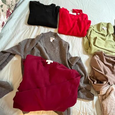 Lot of womens sweaters/ knit tops