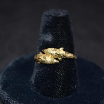 10k Gold Dual Dolphin Ring Size 8 1.6g