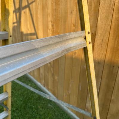 8ft Fiberglass Ladder. (See description)