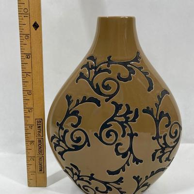 Vase brown black