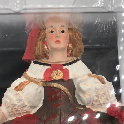 LOT 6D: NIP Vintage Infanta Margarita Figurine