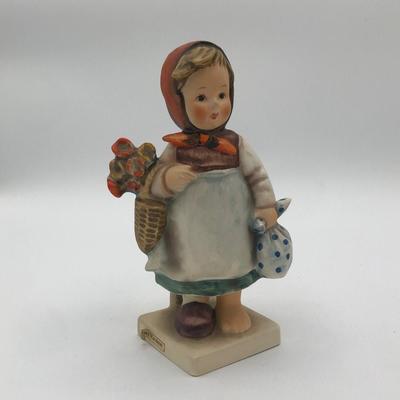 LOT 36D: Vintage Goebel M.I. Hummel Figurines - 1960s/70s 5.75inch 